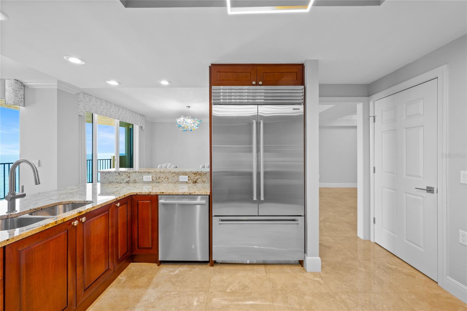 Image 11 of 59 For 19 Avenue De La Mer  705