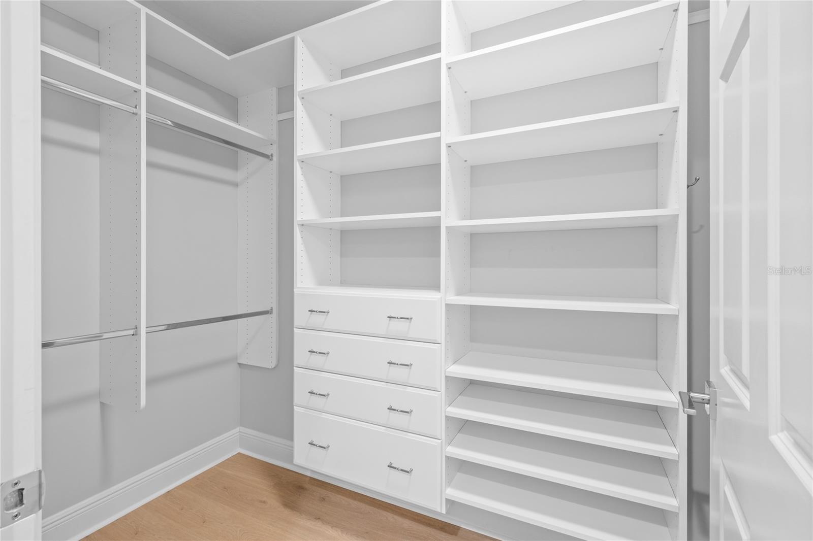 Image 18 of 59 For 19 Avenue De La Mer  705