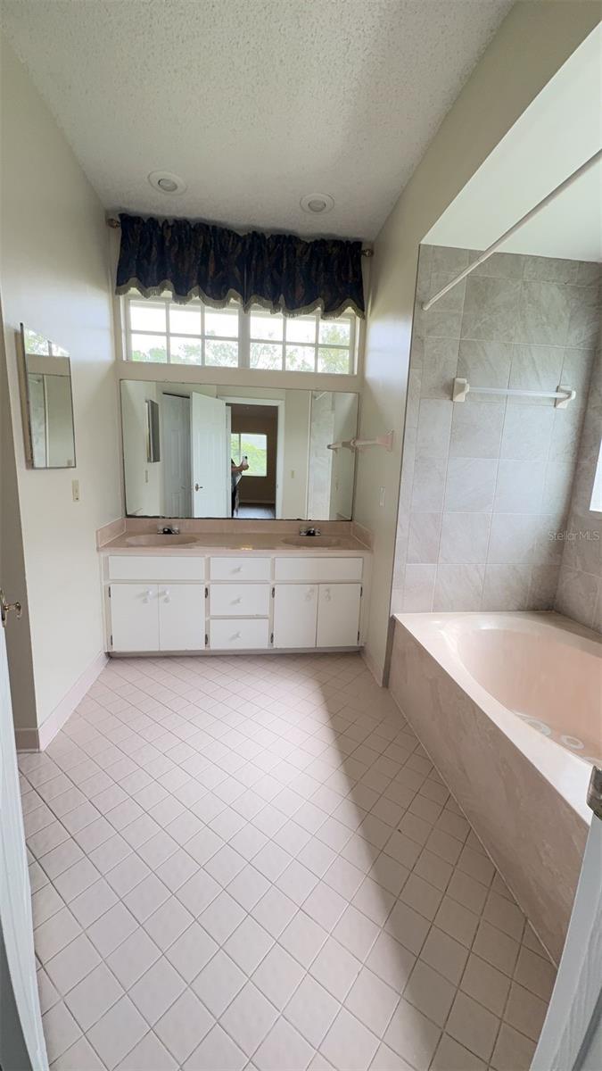 Image 15 of 20 For 13 Wood Crest Lane