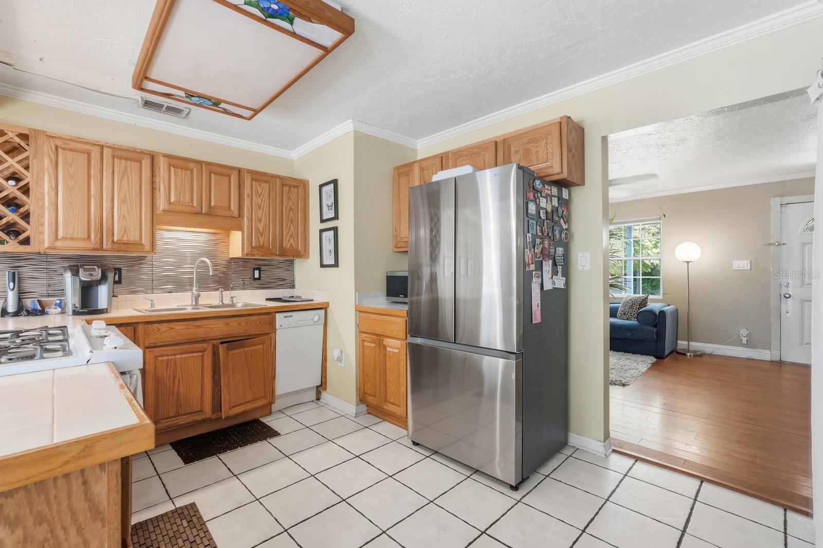 Image 18 of 58 For 606 Fern Street