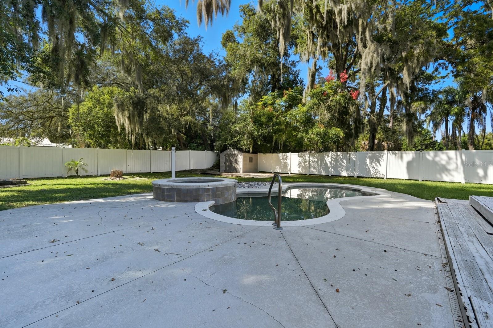 Image 40 of 58 For 606 Fern Street