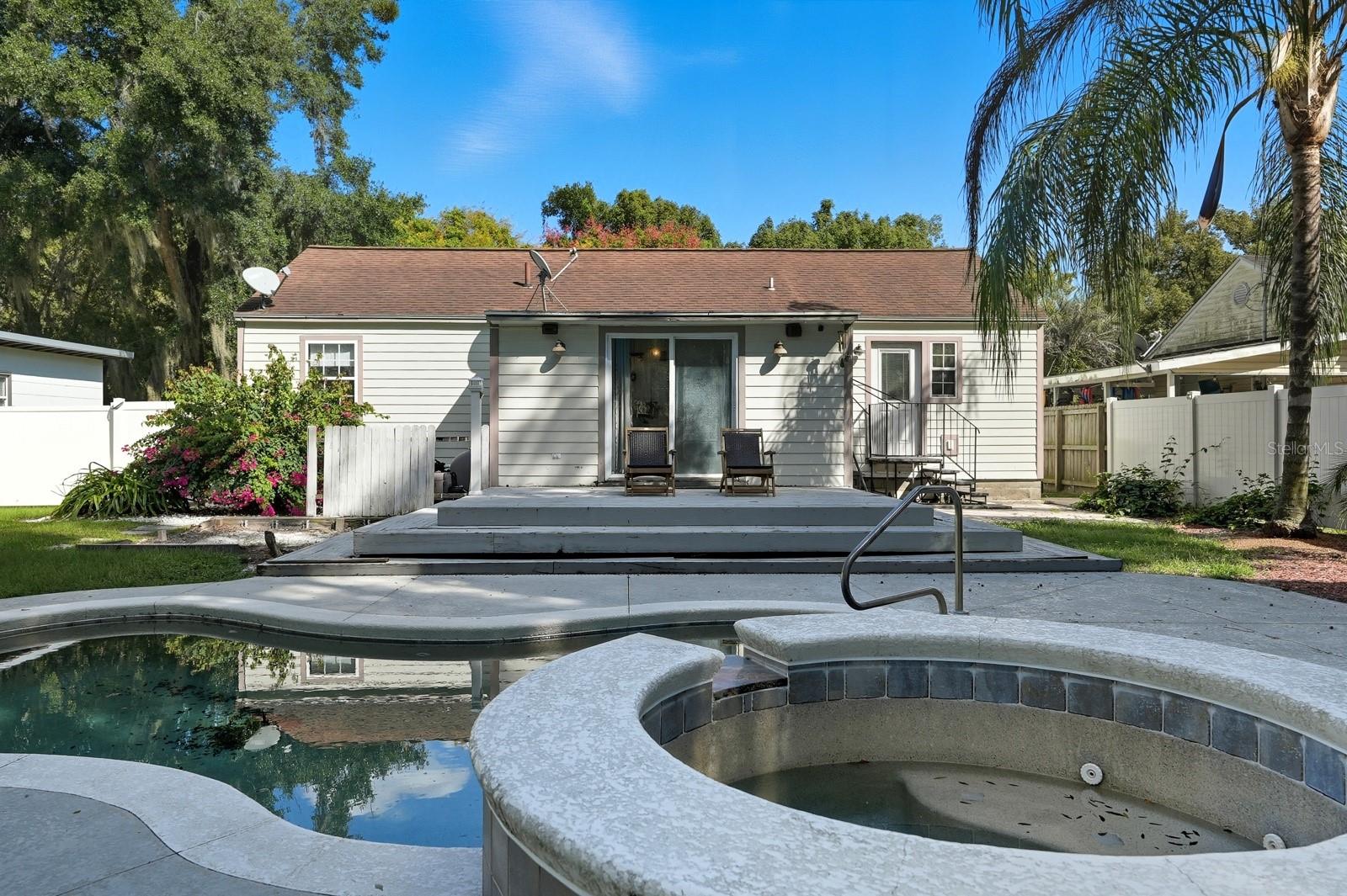 Image 9 of 58 For 606 Fern Street