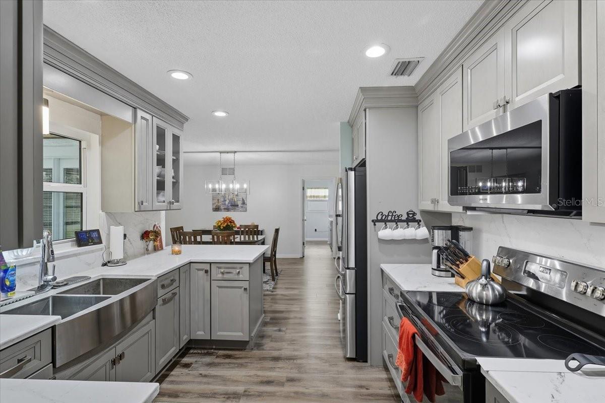 Image 3 of 46 For 28 Prattwood Lane