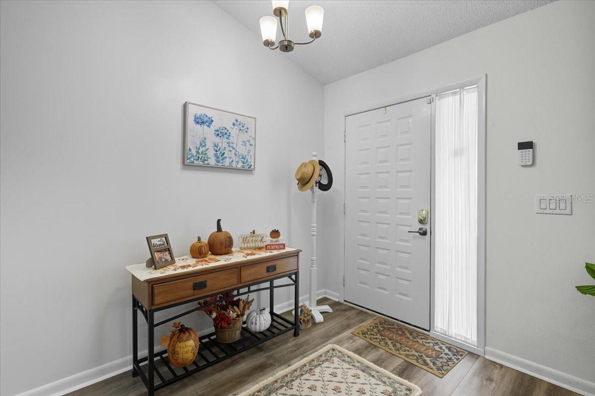 Image 6 of 46 For 28 Prattwood Lane