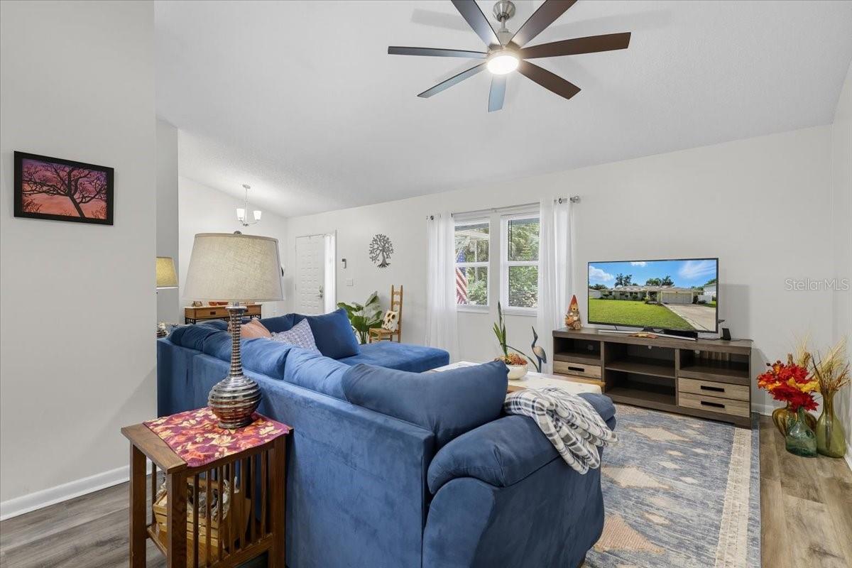 Image 8 of 46 For 28 Prattwood Lane