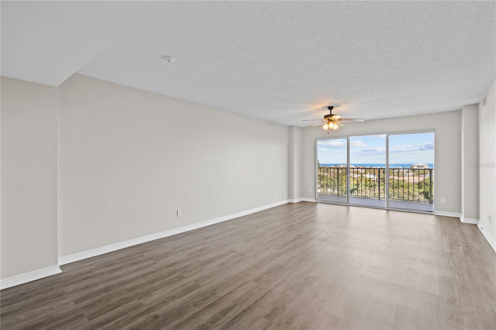 Image 10 of 54 For 4 Oceans West Boulevard 703b