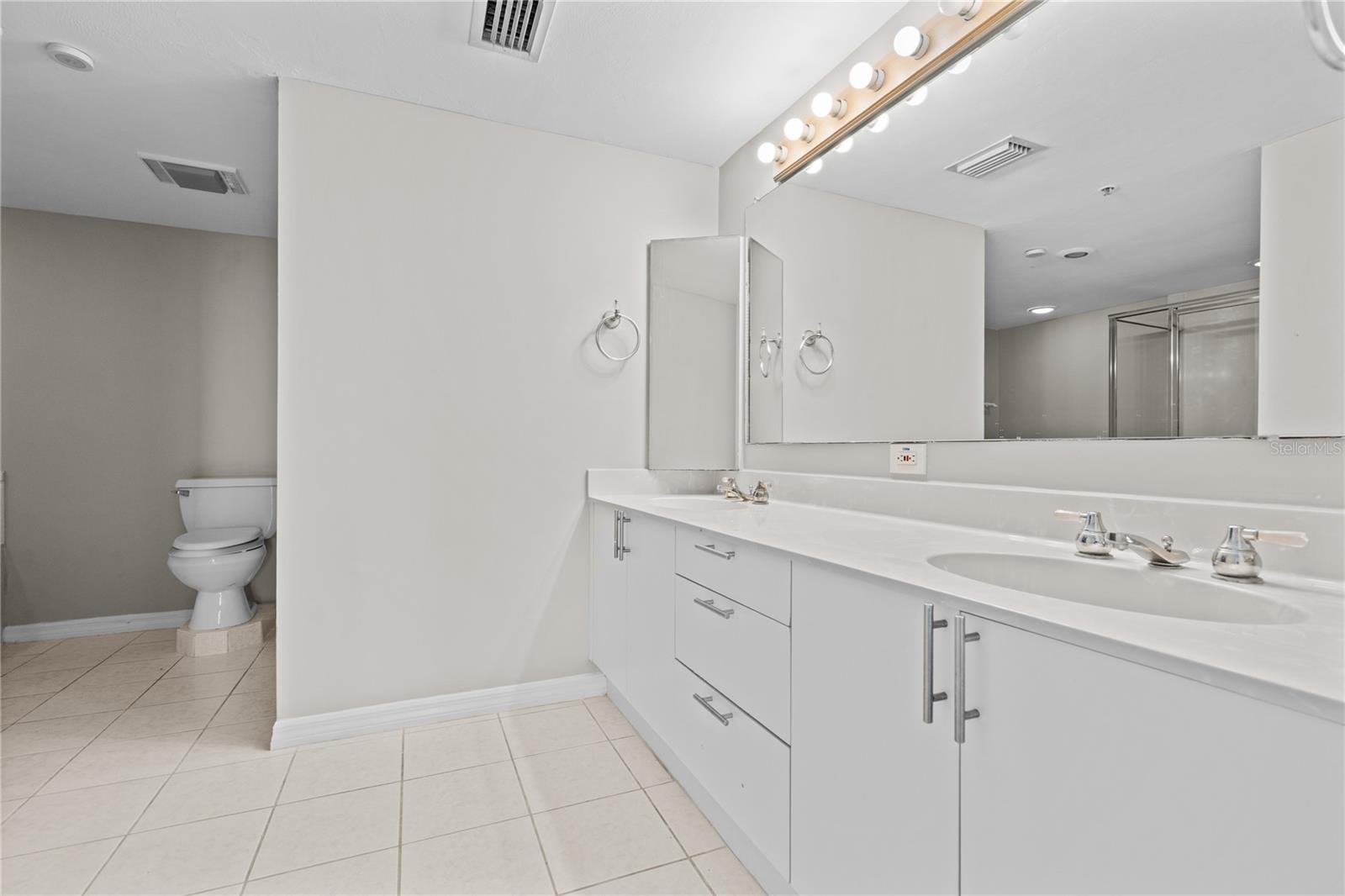 Image 12 of 54 For 4 Oceans West Boulevard 703b