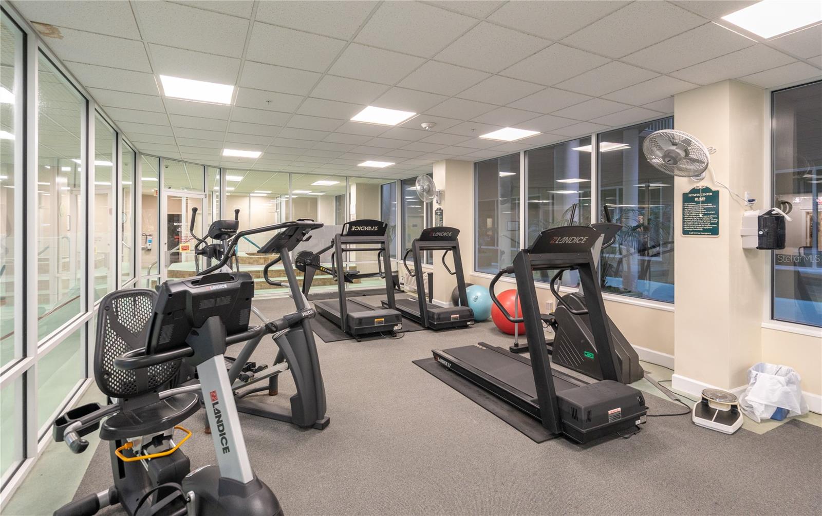 Image 19 of 54 For 4 Oceans West Boulevard 703b