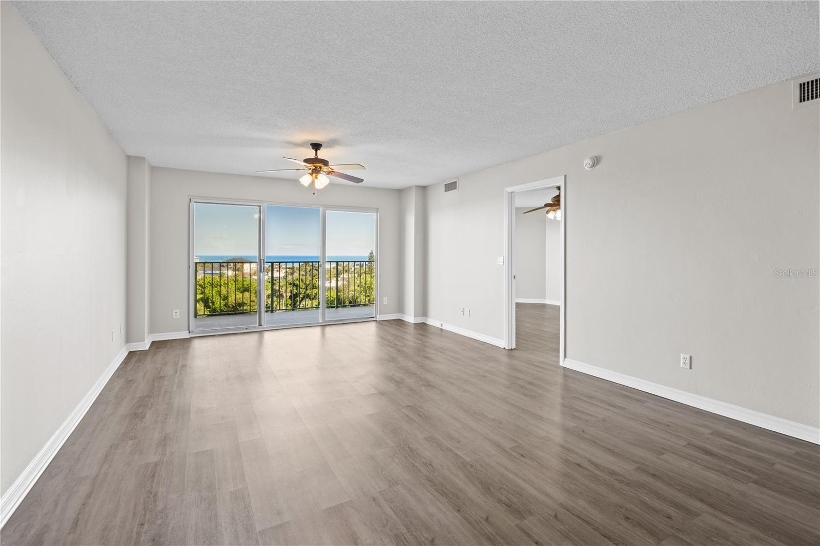 Image 3 of 54 For 4 Oceans West Boulevard 703b