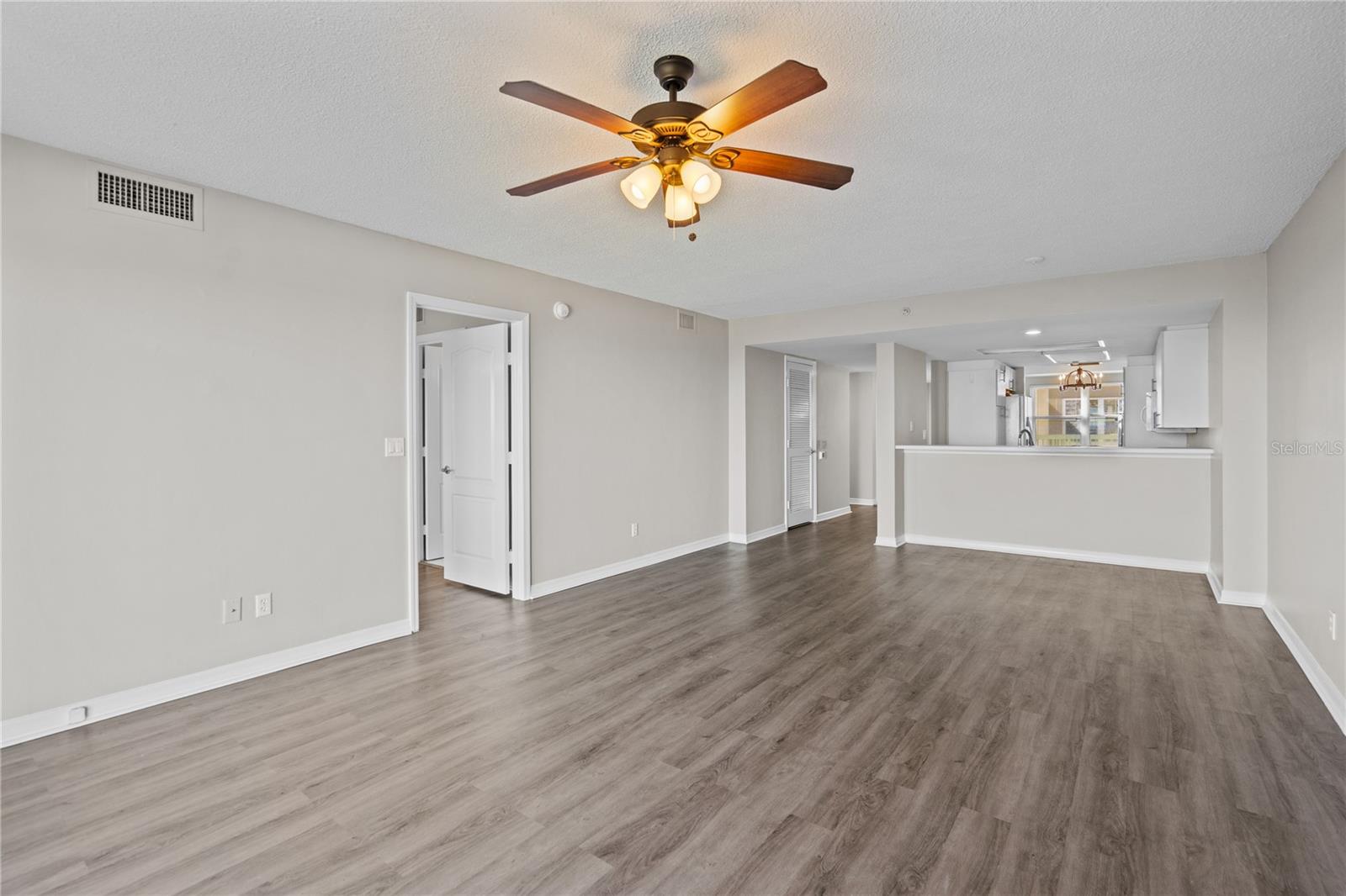 Image 38 of 54 For 4 Oceans West Boulevard 703b