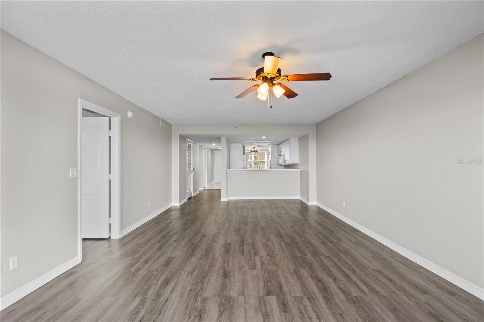 Image 39 of 54 For 4 Oceans West Boulevard 703b