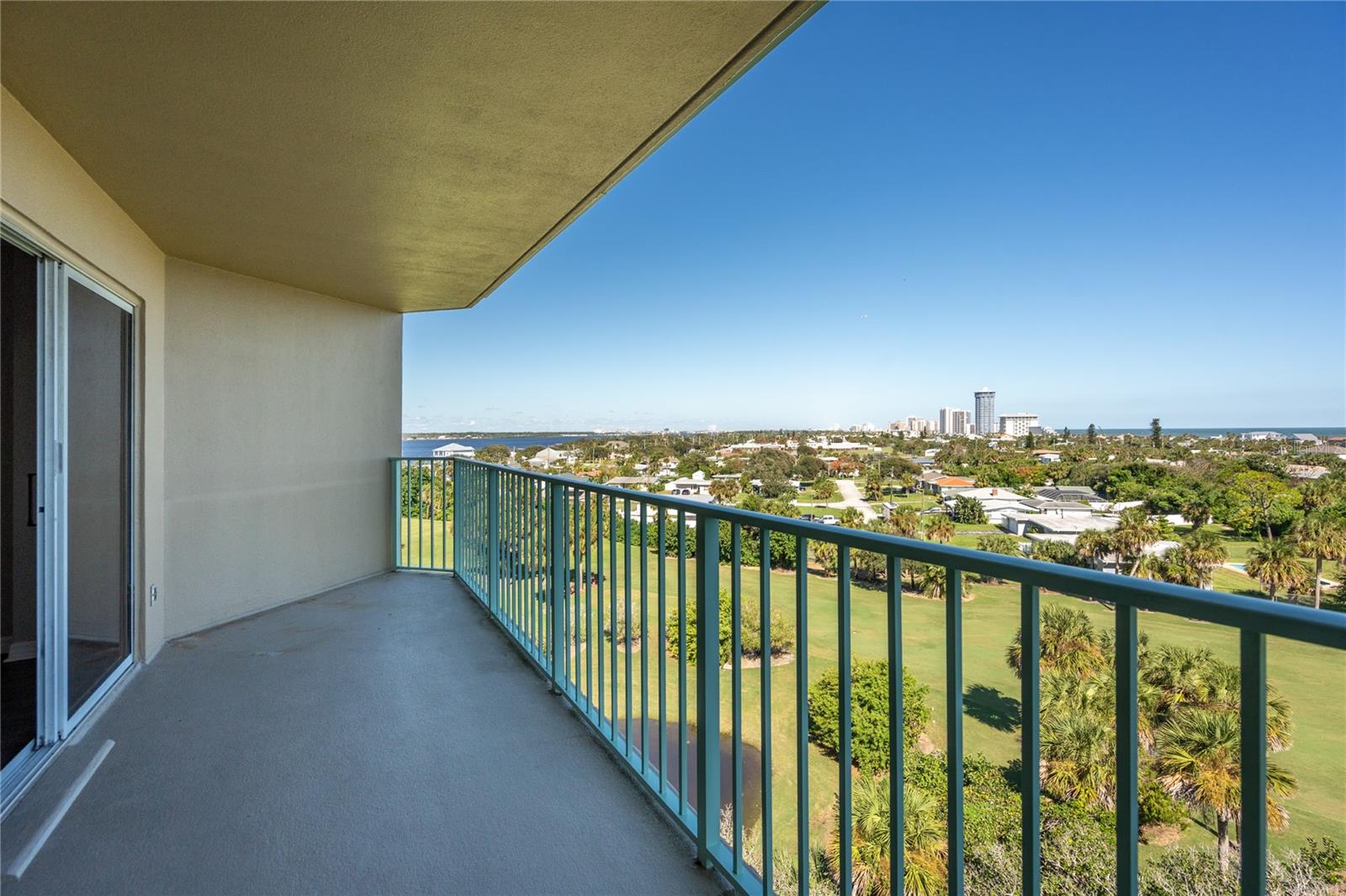 Image 43 of 54 For 4 Oceans West Boulevard 703b