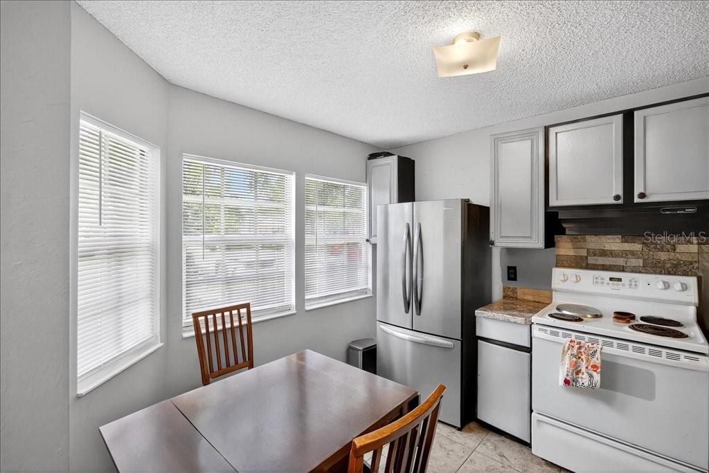 Image 11 of 20 For 39 Kings Colony Court 39