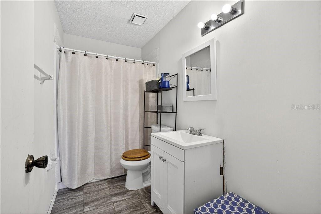 Image 14 of 20 For 39 Kings Colony Court 39