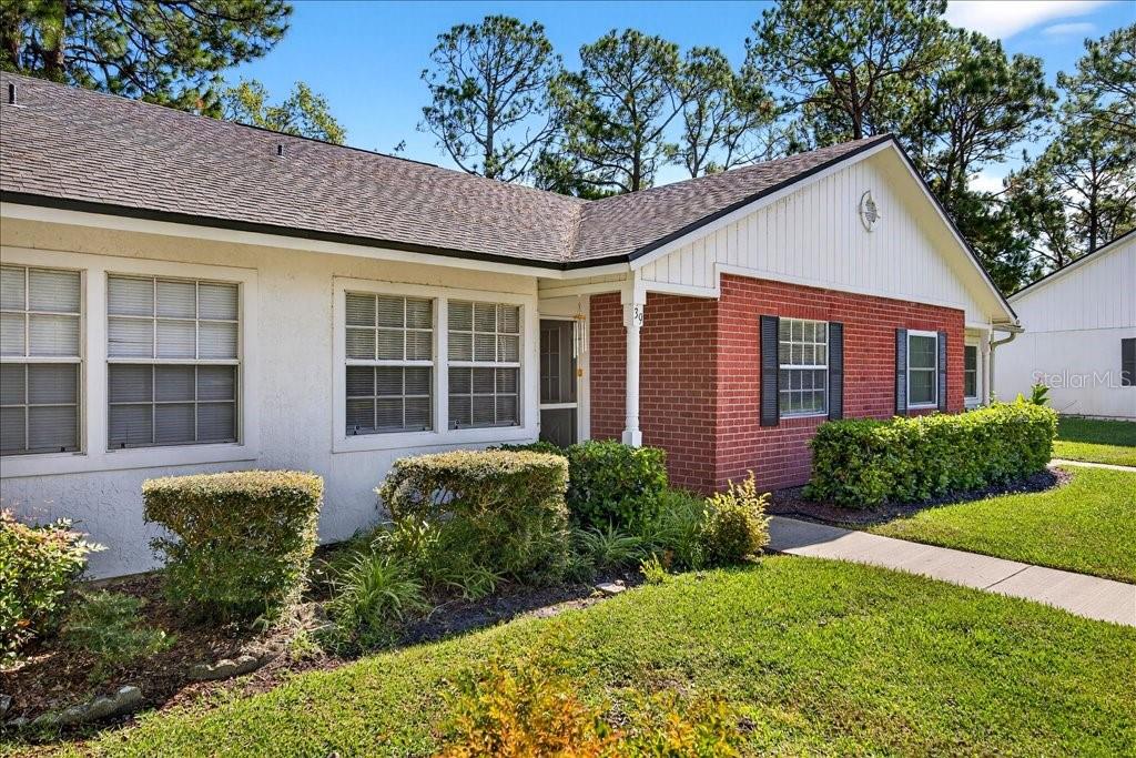 Image 4 of 20 For 39 Kings Colony Court 39