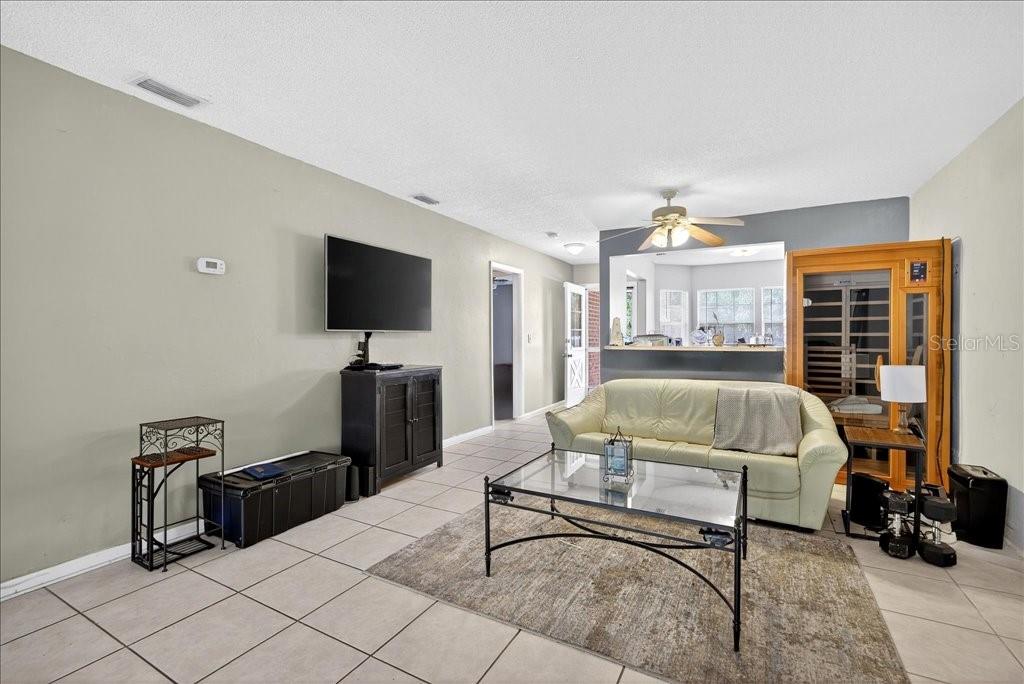 Image 5 of 20 For 39 Kings Colony Court 39