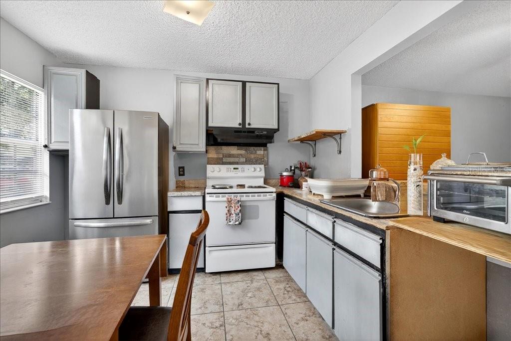 Image 9 of 20 For 39 Kings Colony Court 39