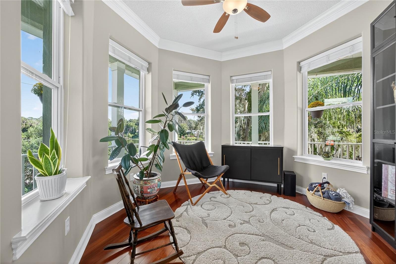 Image 11 of 62 For 301 Saratoga Drive