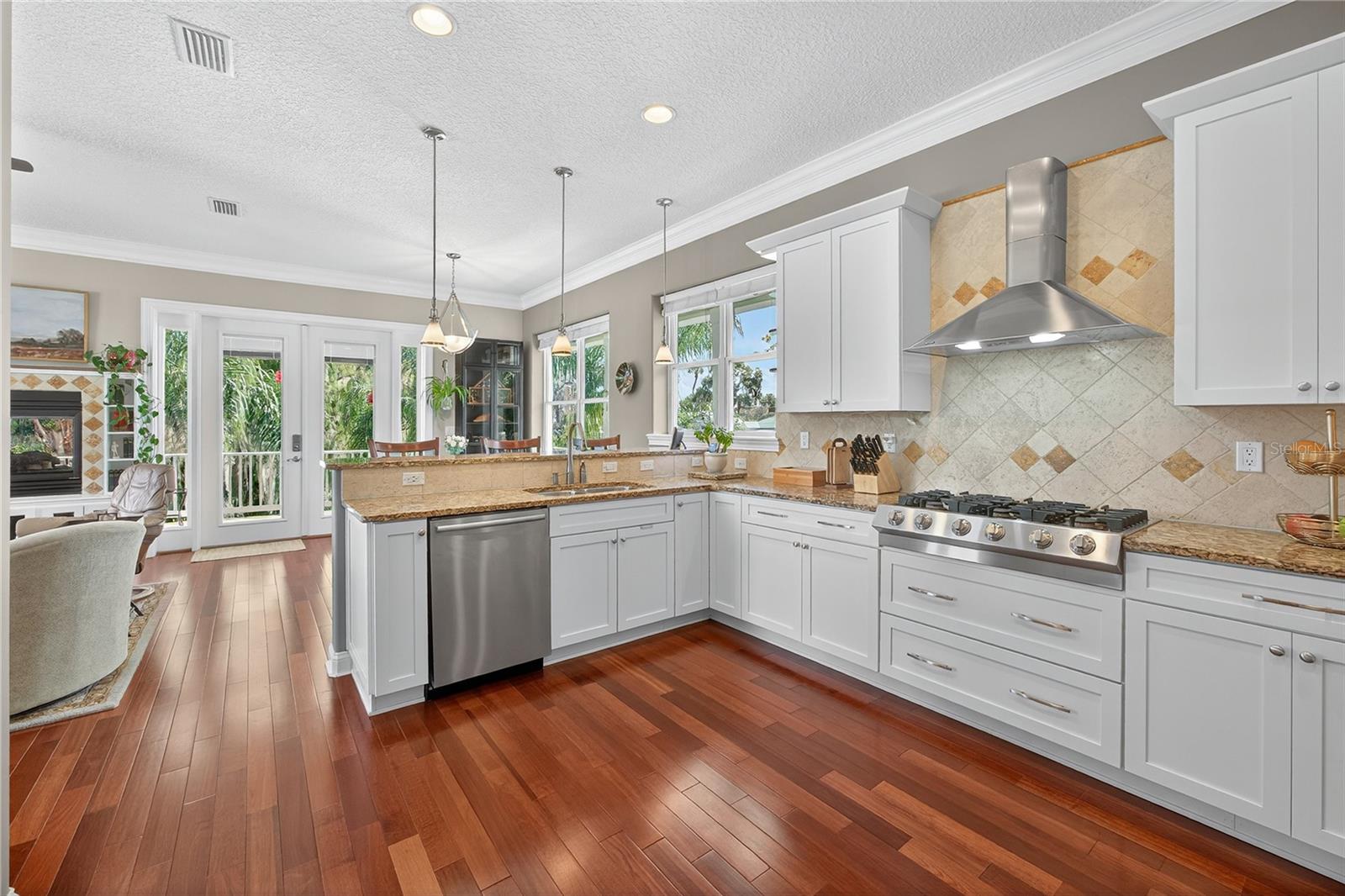 Image 17 of 62 For 301 Saratoga Drive