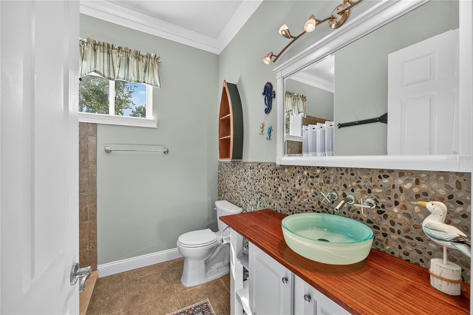 Image 21 of 62 For 301 Saratoga Drive