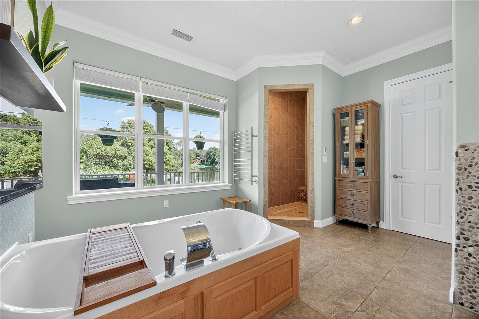 Image 32 of 62 For 301 Saratoga Drive