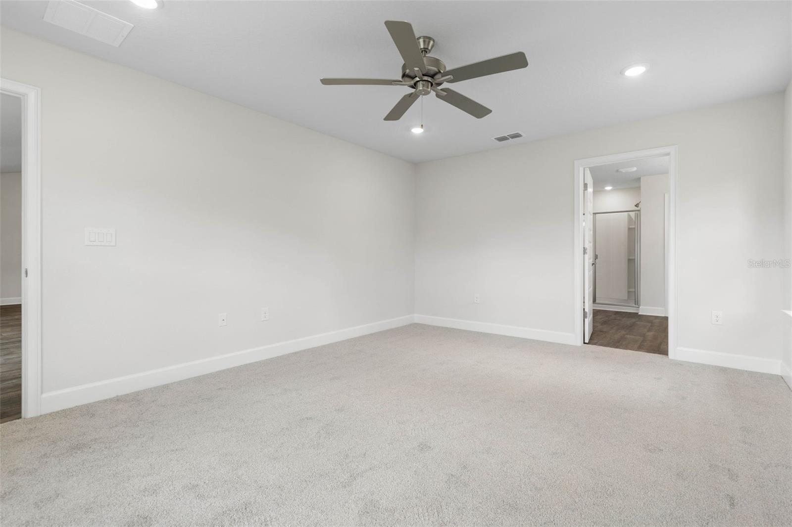 Image 19 of 41 For 67 Royal Oak Drive