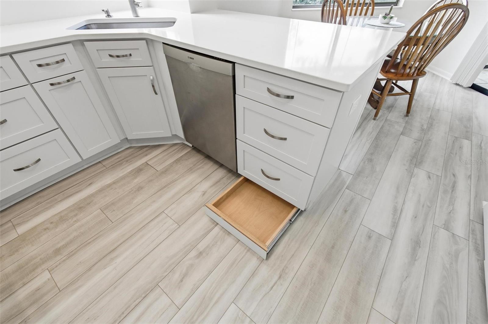 Image 21 of 86 For 19 Sherbury Court N-a