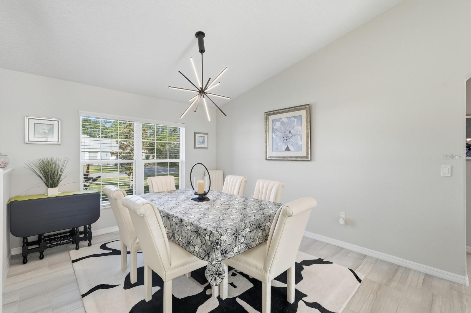 Image 18 of 55 For 42 Westglen Lane