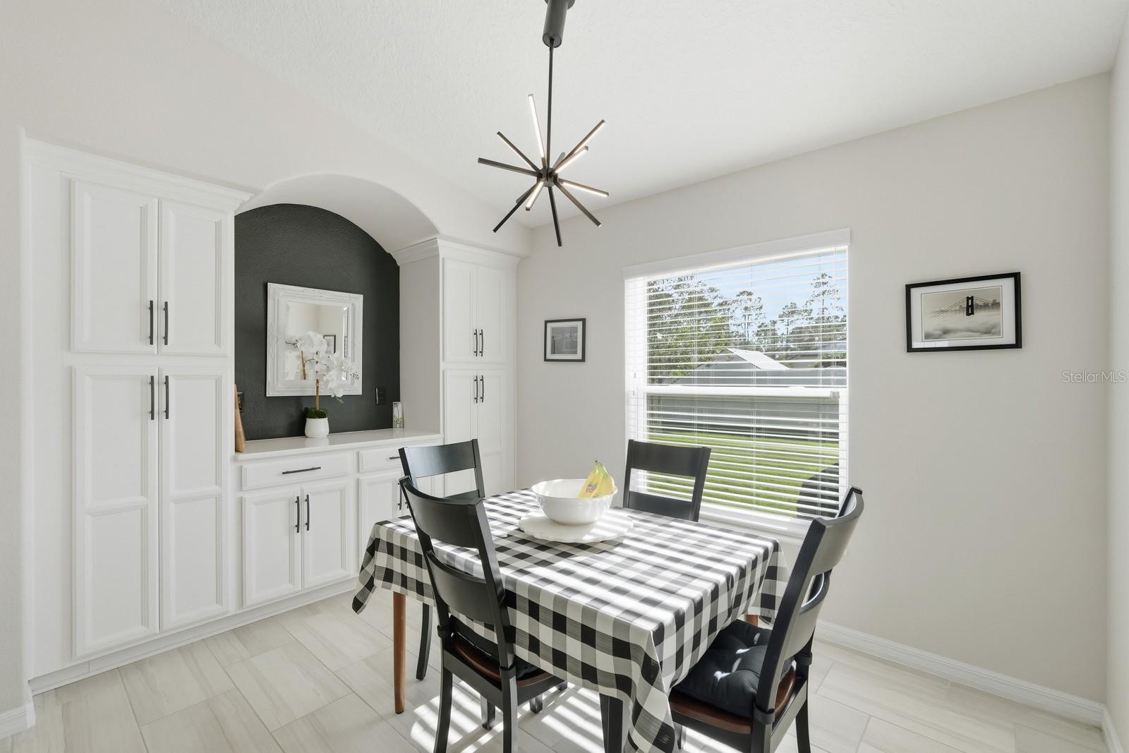 Image 20 of 55 For 42 Westglen Lane