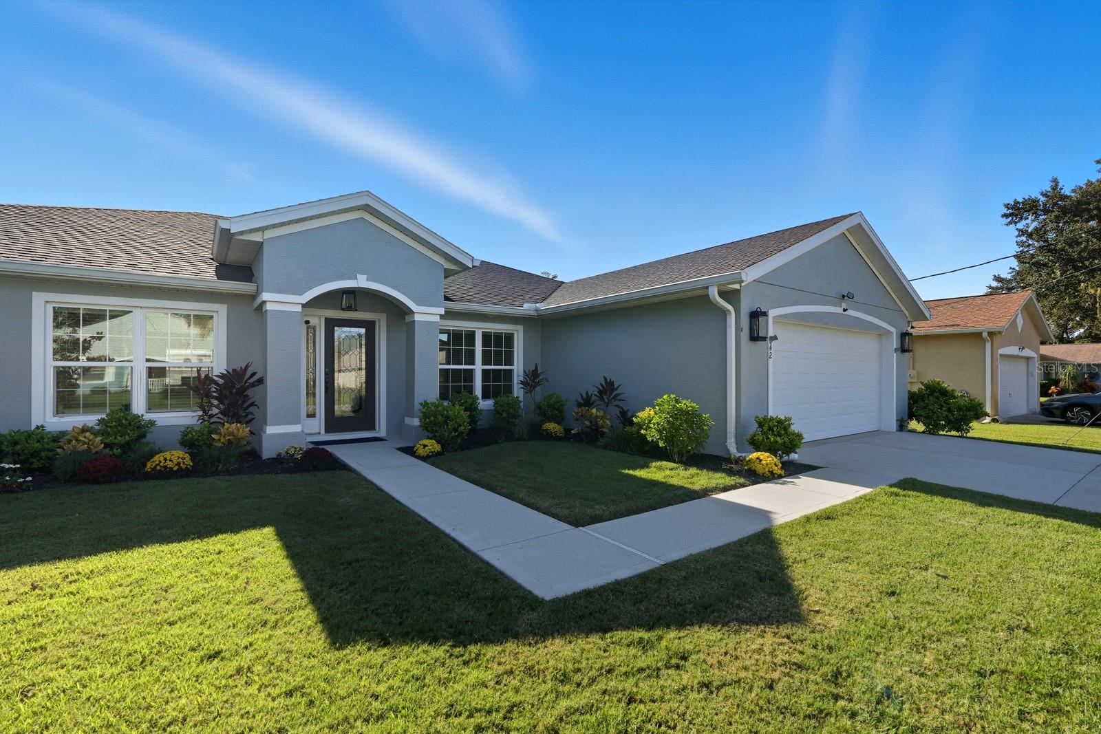 Image 3 of 55 For 42 Westglen Lane