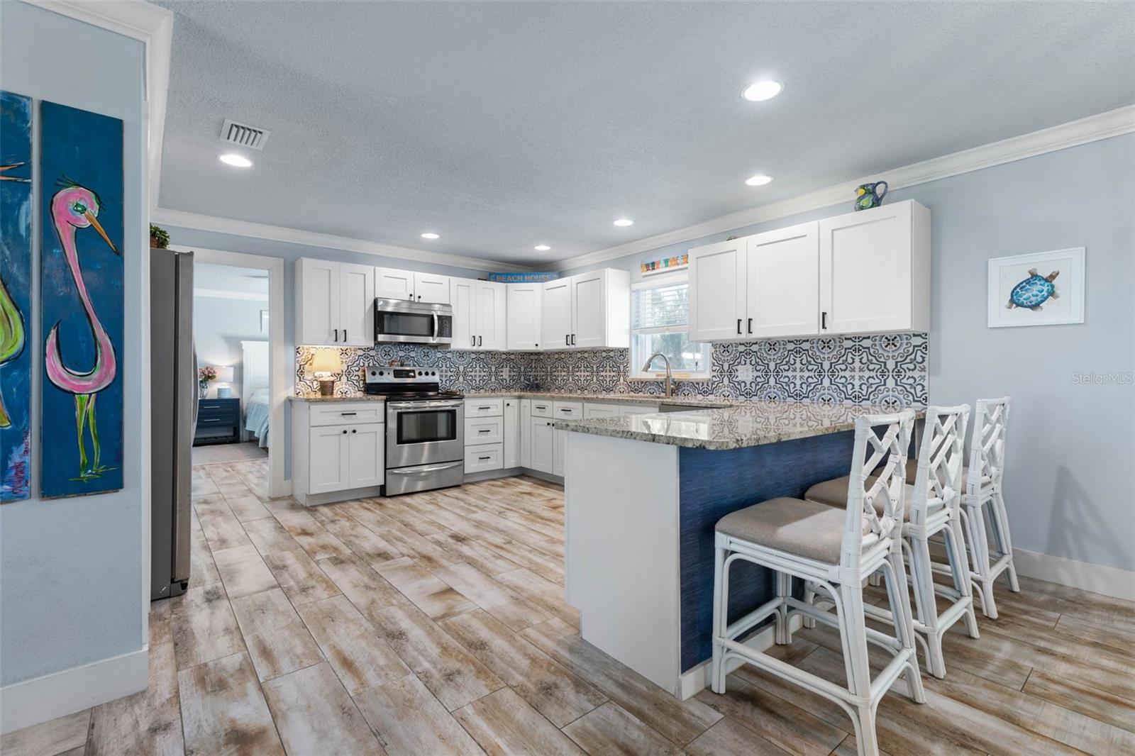 Image 11 of 77 For 123 Avalon Avenue