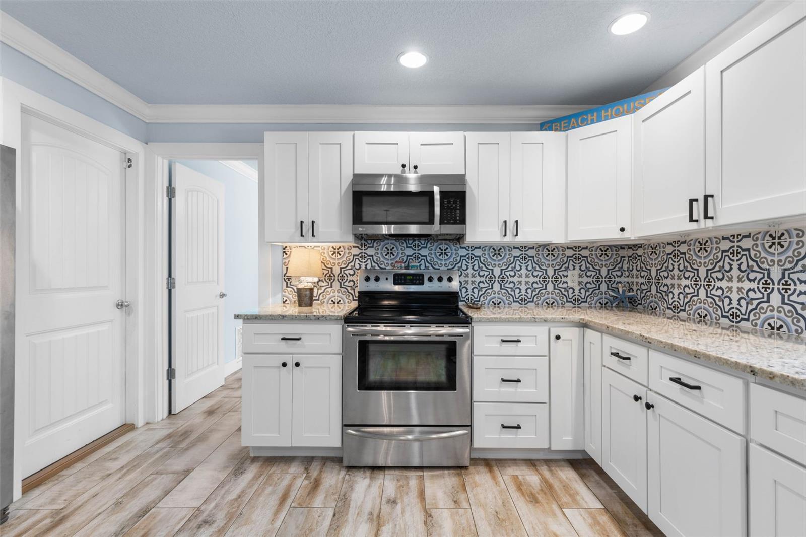 Image 13 of 77 For 123 Avalon Avenue