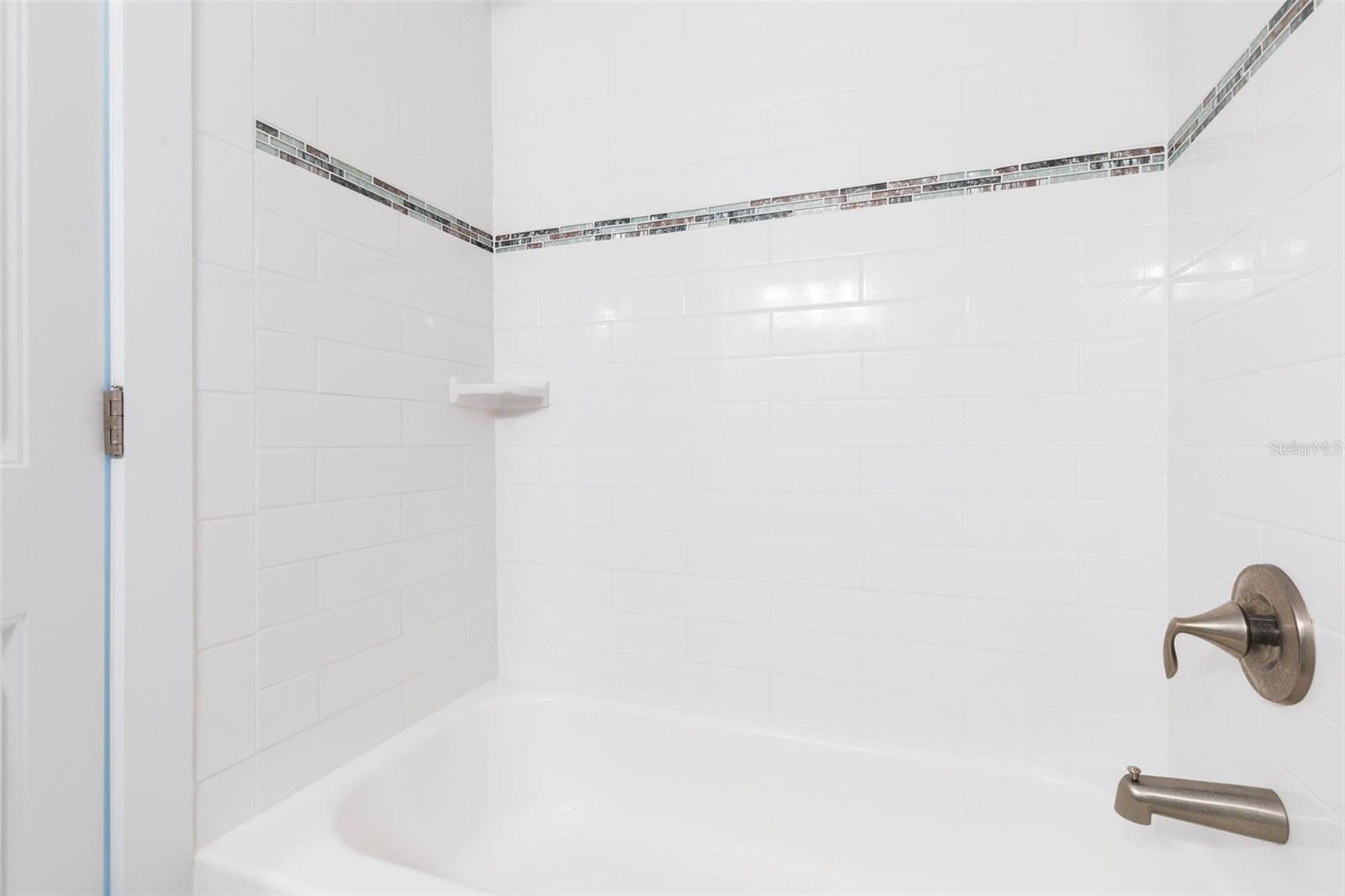 Image 28 of 77 For 123 Avalon Avenue