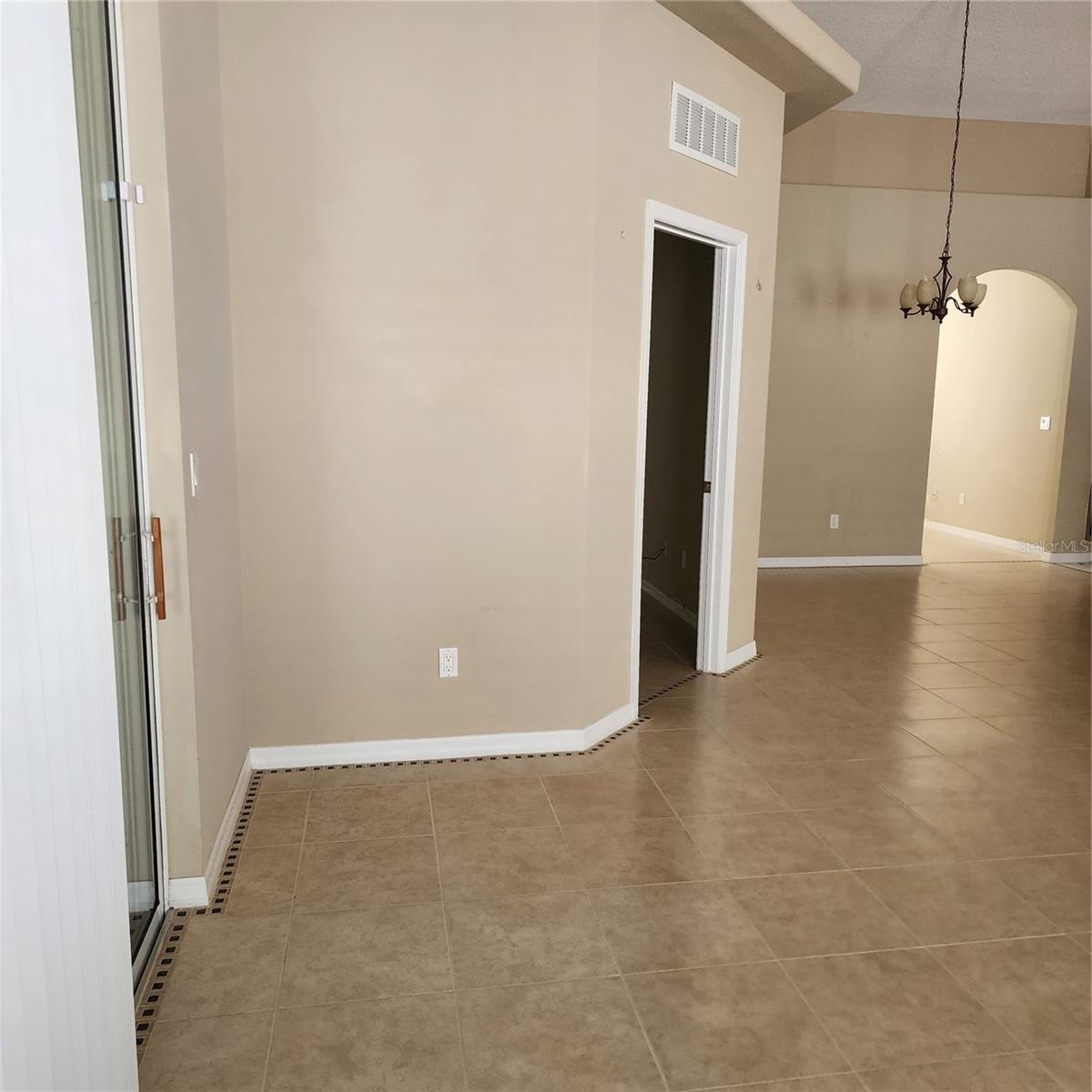 Image 16 of 40 For 107 Raintree Circle