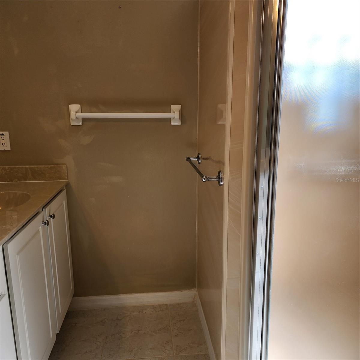 Image 21 of 40 For 107 Raintree Circle