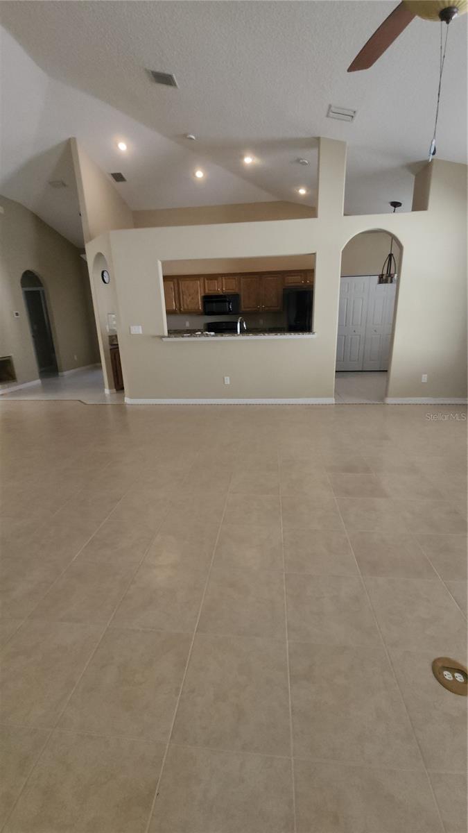 Image 29 of 40 For 107 Raintree Circle