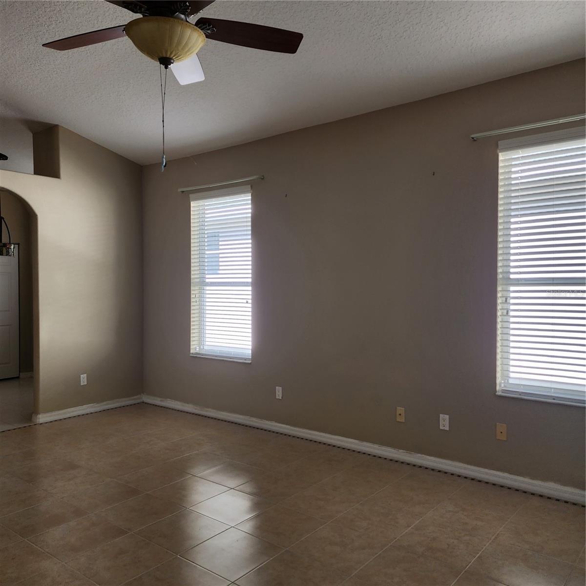 Image 6 of 40 For 107 Raintree Circle