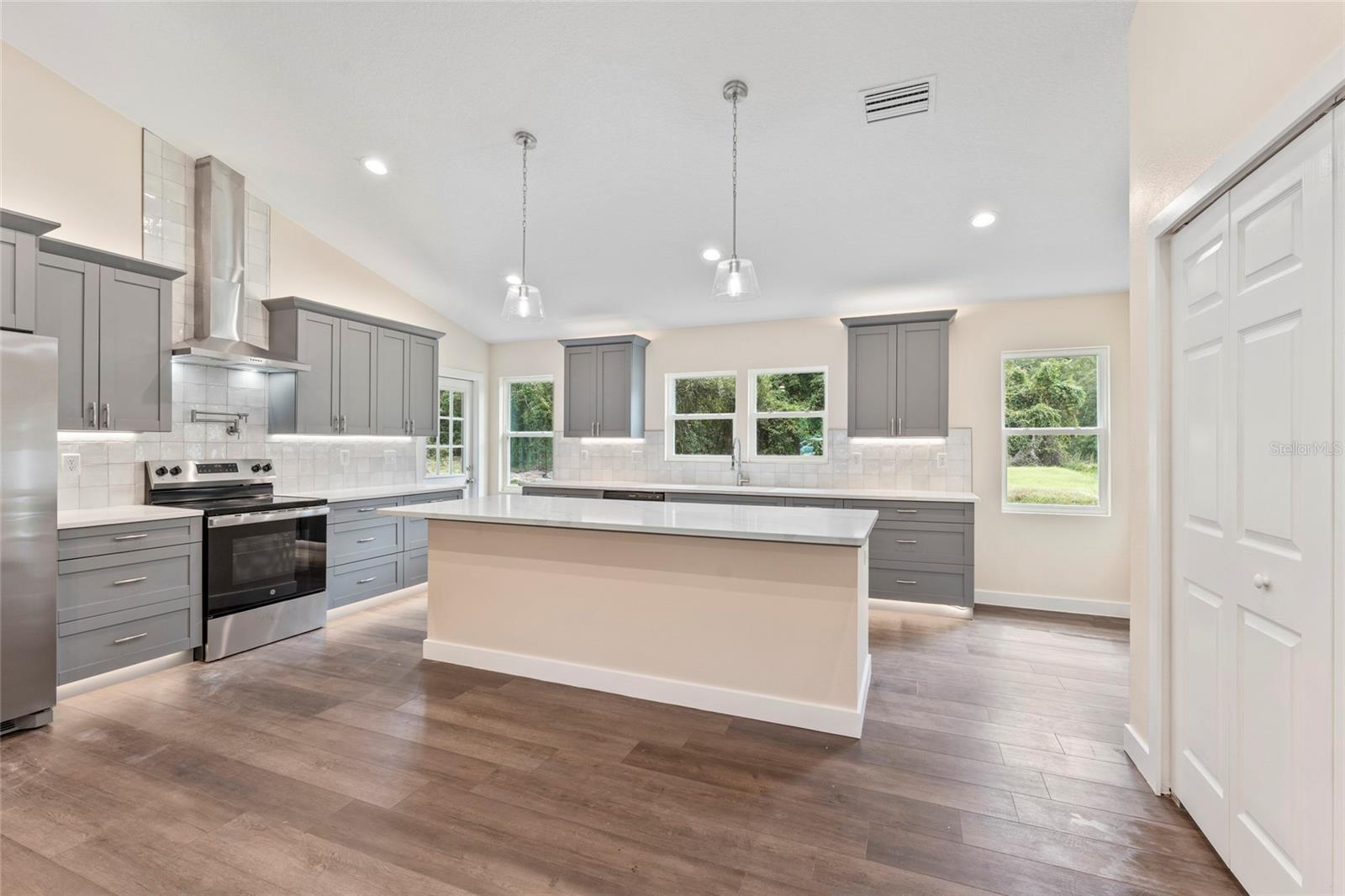 Image 6 of 27 For 105 3rd Street