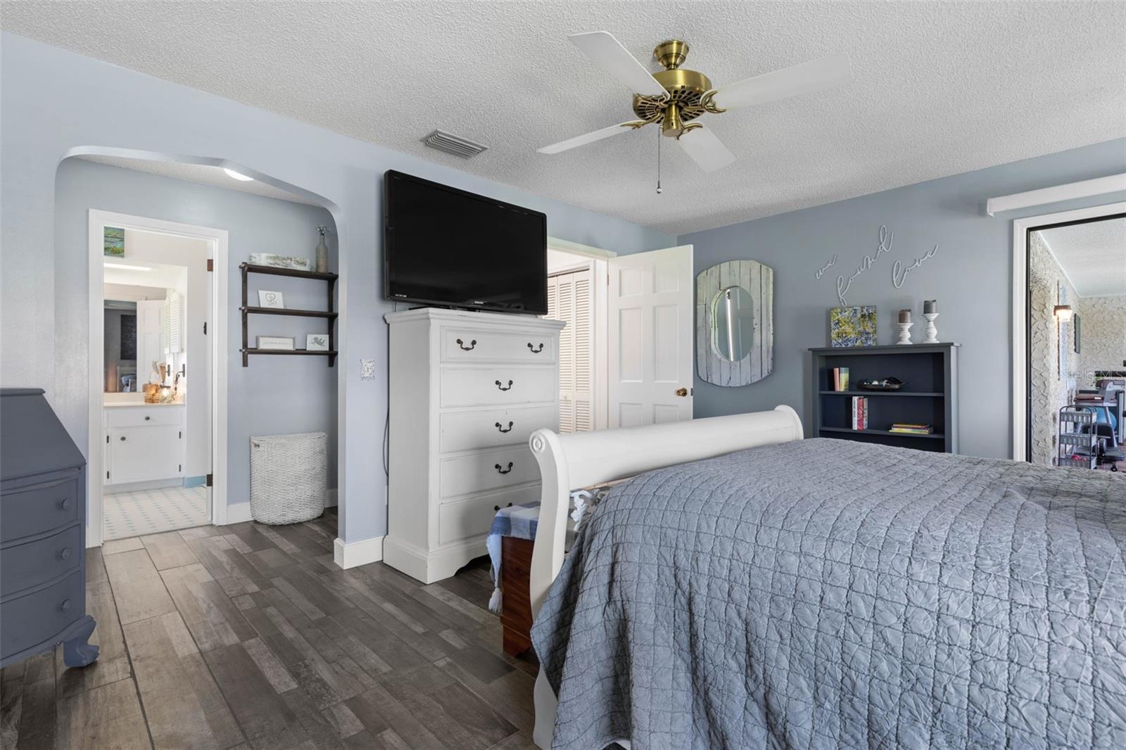 Image 23 of 67 For 1 Flametree Court