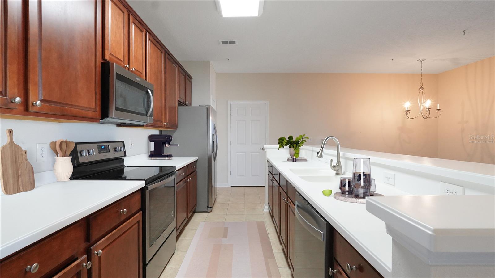 Image 4 of 32 For 13364 Beach Boulevard 539