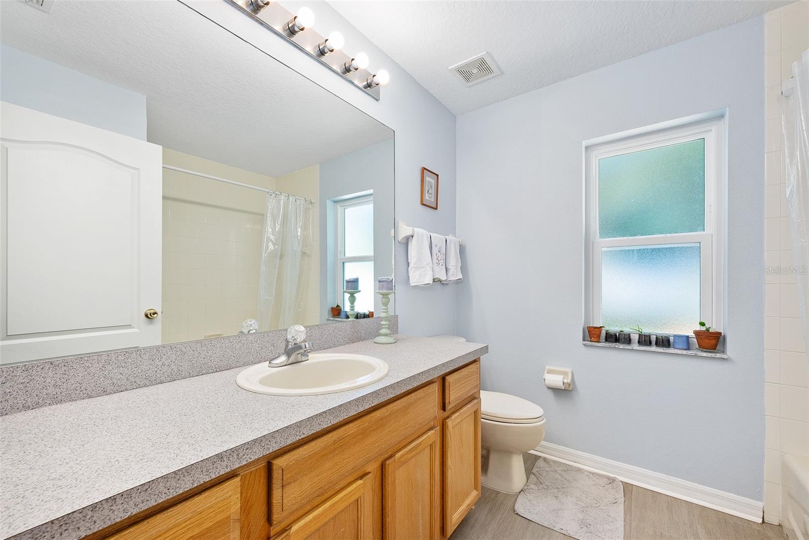 Image 34 of 70 For 115 Universal Trail