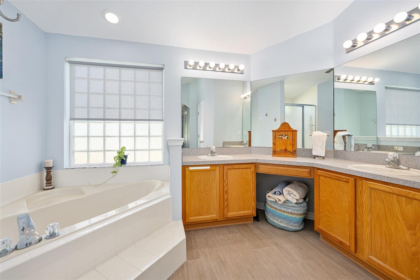 Image 49 of 70 For 115 Universal Trail