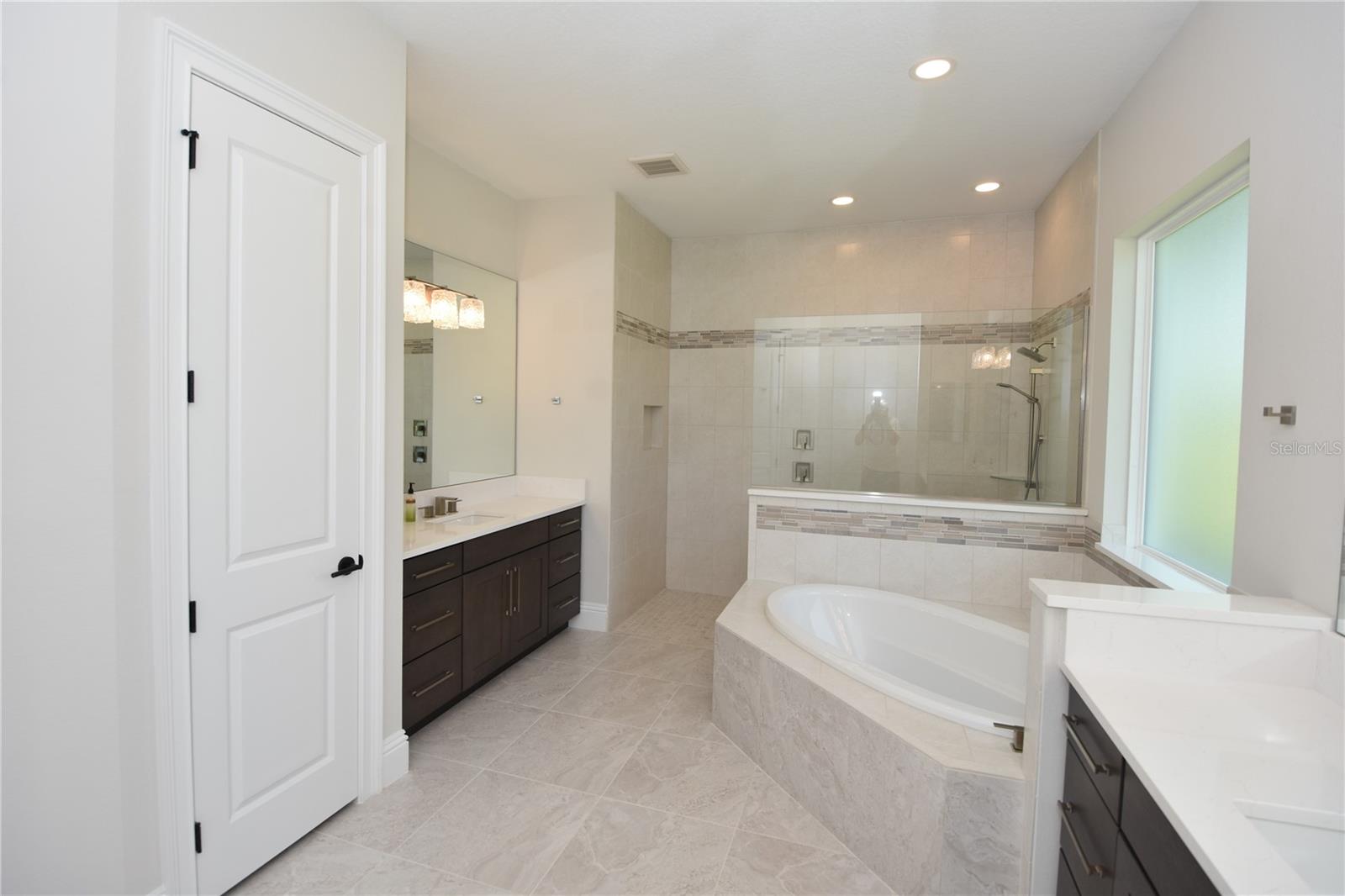 Image 26 of 53 For 217 Willow Oak Way