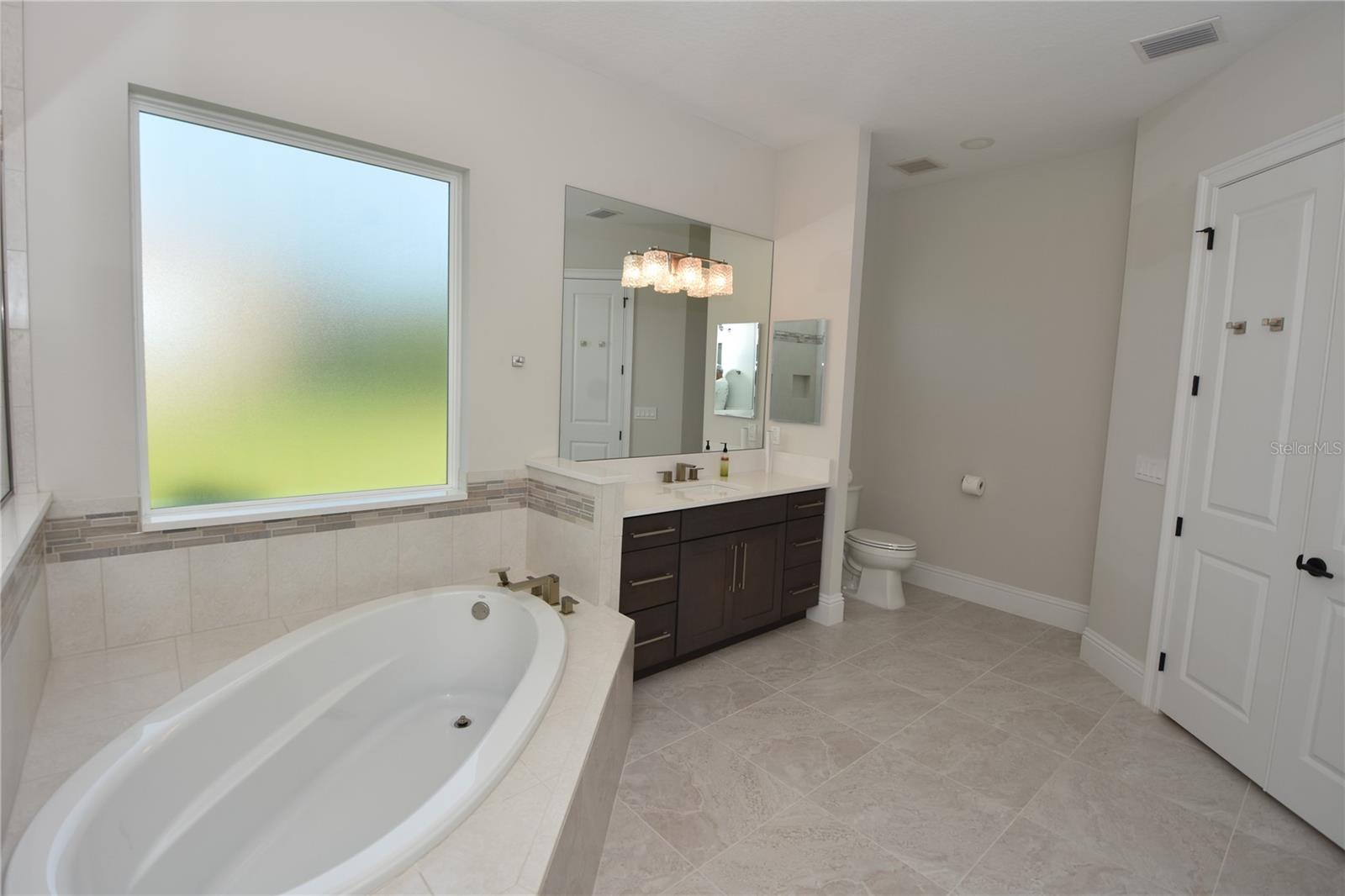 Image 28 of 53 For 217 Willow Oak Way