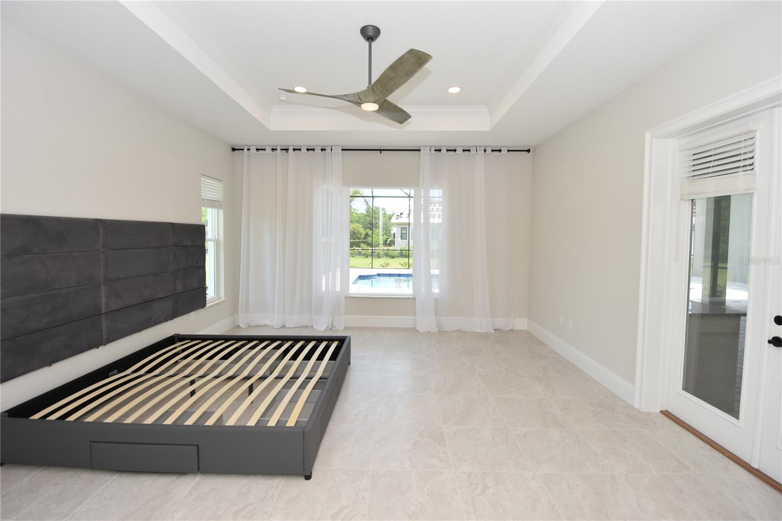 Image 29 of 53 For 217 Willow Oak Way