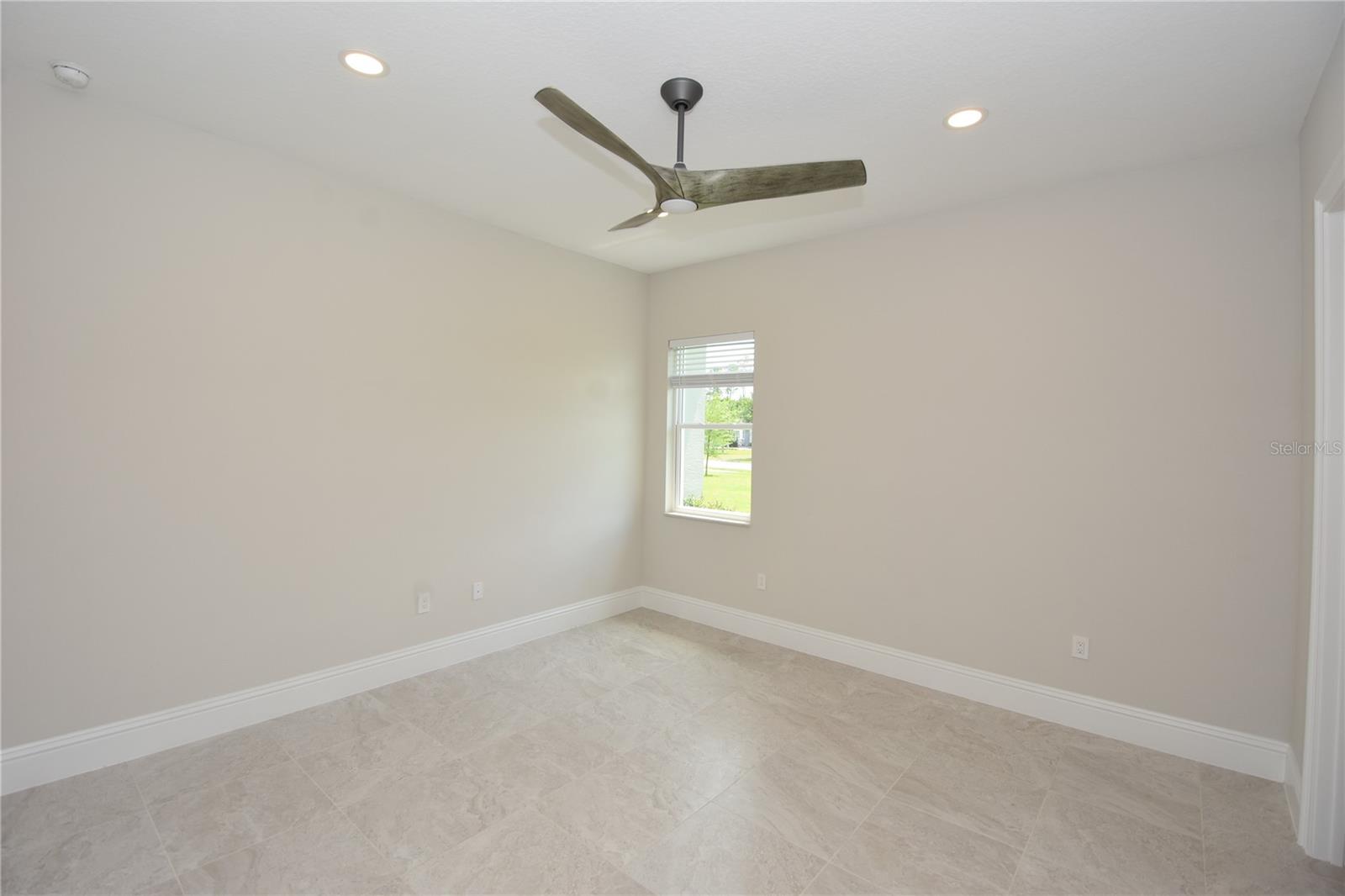 Image 32 of 53 For 217 Willow Oak Way