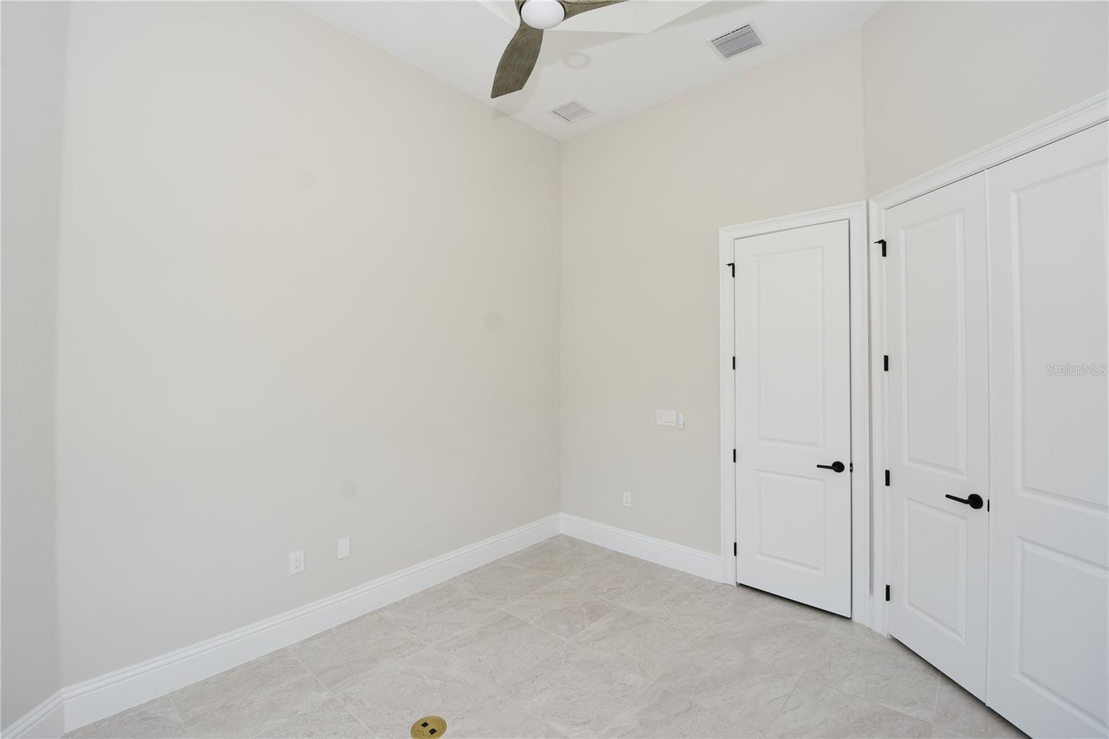 Image 37 of 53 For 217 Willow Oak Way