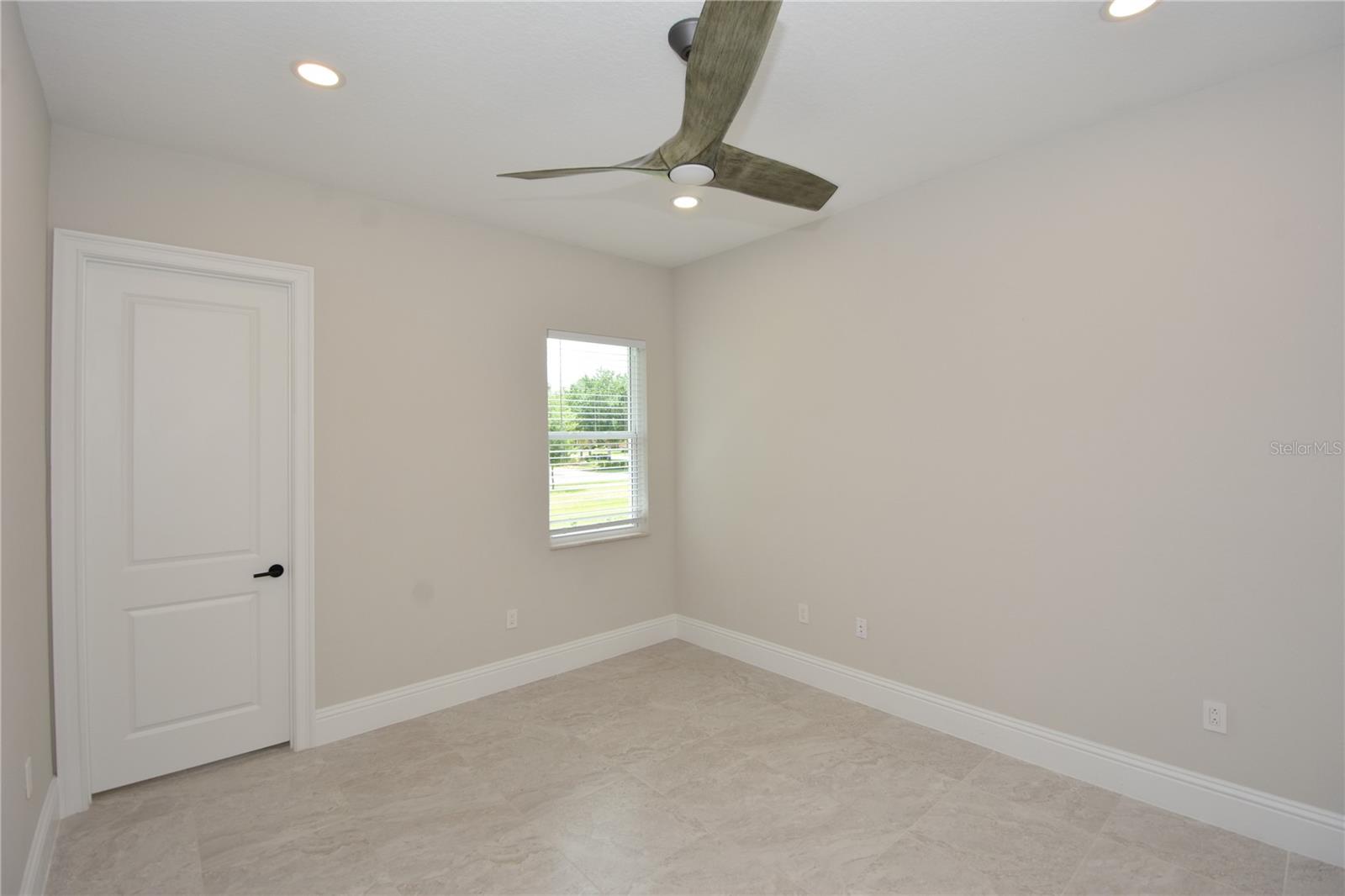 Image 39 of 53 For 217 Willow Oak Way