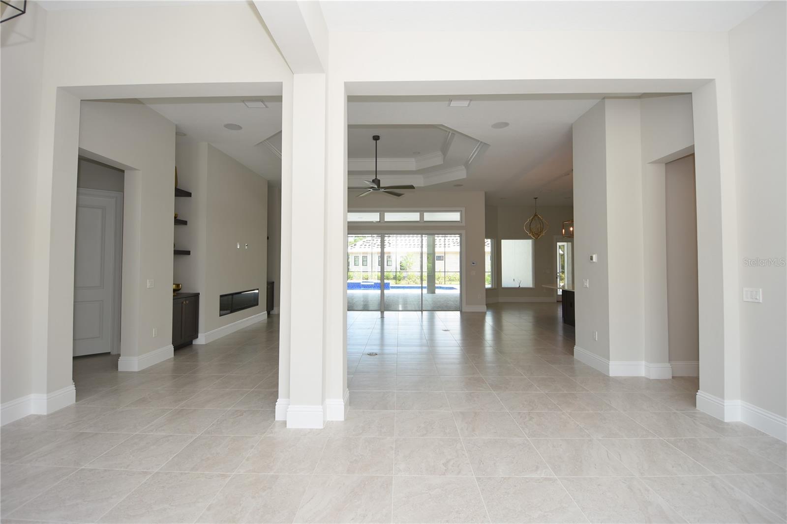Image 5 of 53 For 217 Willow Oak Way