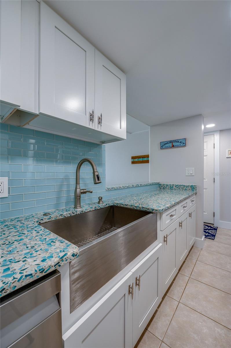 Image 6 of 29 For 4495 Atlantic Avenue 304